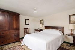 StokersCottage-internal-bedroom-600x400