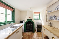 StokersCottage-internal-kitchen-600x400