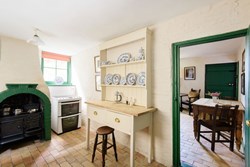 StokersCottage-internal-kitchenandsittingroom-600x400