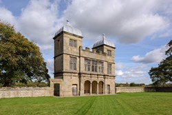 SwarkestonPavilion-exterior-lawnarchdoorway-1600x345