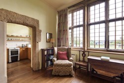 SwarkestonPavilion-interior-sittingroomkitchen-600x400