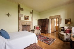 SwarkestonPavilion-interior-sittingroomviewoverbed-600x400