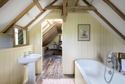 Tangy Mill int bathroom to bedroom 1200x800