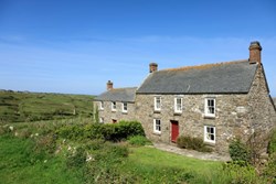captainshouse-exterior-summer-600x400-min