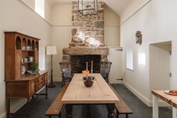 Captains House int dining 2 1200x800