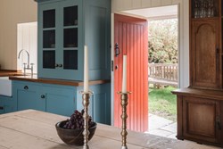Captains House int dining to open door 1200x800