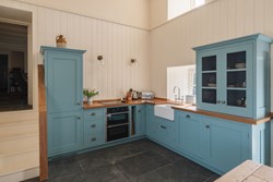 Captains House int kitchen angle 1200x800