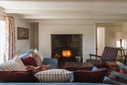 Captains House int sitting 2 1200x800
