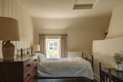 Captains House int twin 2 1200x800