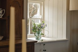 Captain's House int windowsill 1200x800