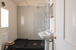 Captains House shower room_1200x800