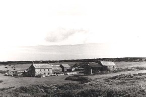 captainshouse-history-1988-600x400