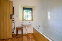 thechapel-interior-bathroom-600x400-min