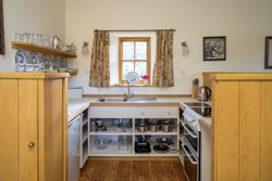 thechapel-interior-kitchen2-600x400-min