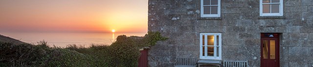 lowerporthmeor-farmhouse-exterior-sunset-1600x345