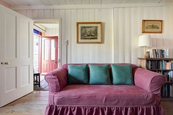 lowerporthmeor-farmhouse-interior-sittingroom2-600x400