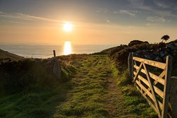 lowerporthmeor-farmhouse-sunsetpath-600x400