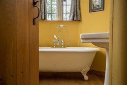 Tixall Gatehouse_int_yellow_bathroom_1200x800