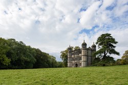 TixallGatehouse-exterior-trees-600x400