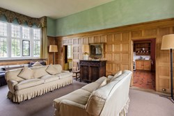 TixallGatehouse-interior-sittingroomkitchen-600x400