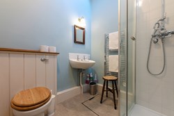 tower hill shower room 1200x800