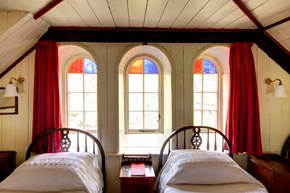 TyCapel-interior-beds-600x400