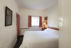ty coch bedroom 1200x800