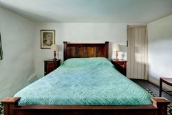 ty uchaf bedroom 1200x800