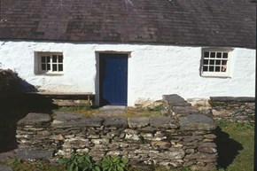 TyUchaf-exterior-frontdoor-600x400