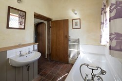 warden bathroom 1200x800