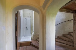 warden shower stairs 1200x800
