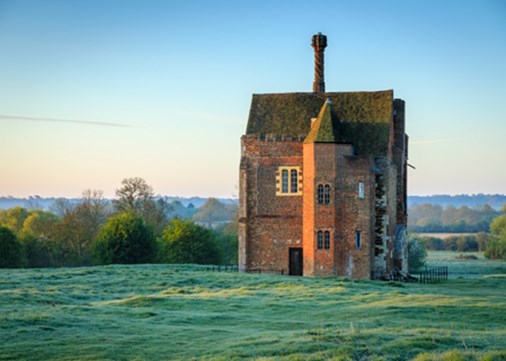 WardenAbbey-exterior-450x321