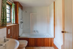 Warren House bathroom 1200x800