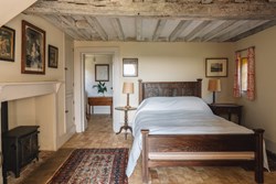 Warren House bed1200x800