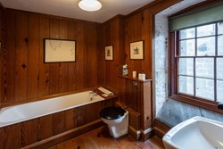 west blockhouse  bathroom 1200x800