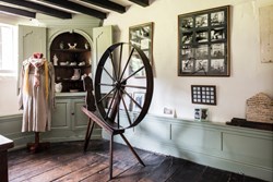 white house spinning wheel 1200x800