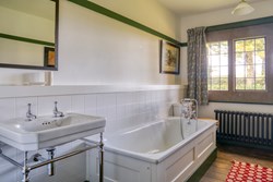 winsford cottage hospital bathroom 2 1200x800