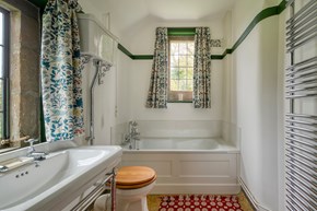 Winsford-interior-bathroom2-600x400