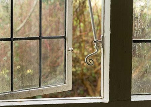 WinsfordcottageHospital-before-interior-window-450x321