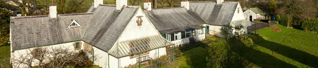 winsfordcottagehospital-exterior2-1600x345