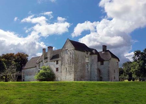 Woodsfordcastle-exterior-viewofhouse-450x321