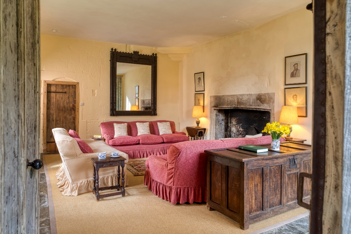 woodspring-sitting-from-door 1200x800