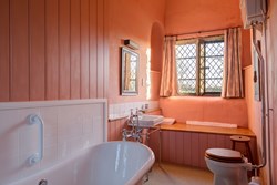 Wortham Manor downstairs bathroom 1200x800