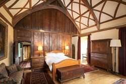 Wortham Manor-Int-Bedroom-Vaulted-Ceiling-600x400