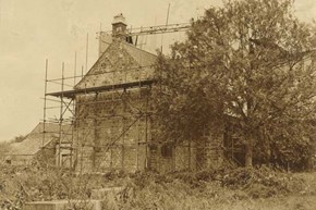 WorthamManor-restoration-1974scaffolding-600x400