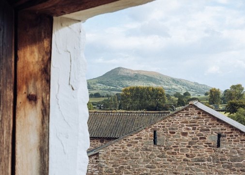 Llwyn Celyn view 900x642