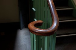 A green and brown bannister railing