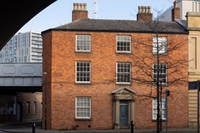 A red brick building on an urban city street