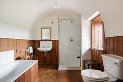 Old Place of Monreith bathroom 600x400